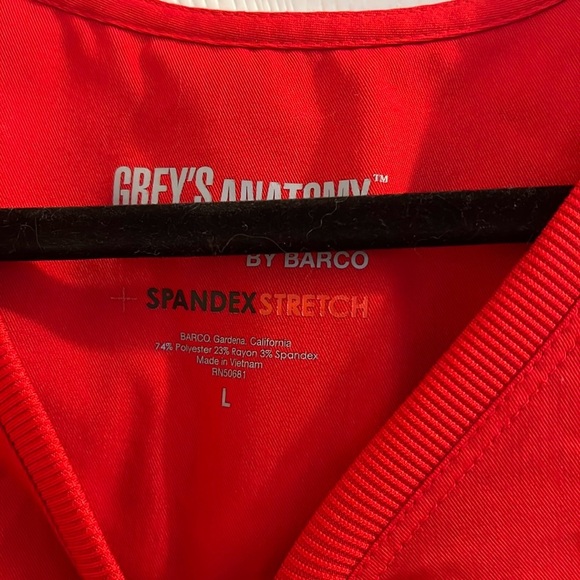Greys Anatomy scrub top Red Size Large - Picture 2 of 3